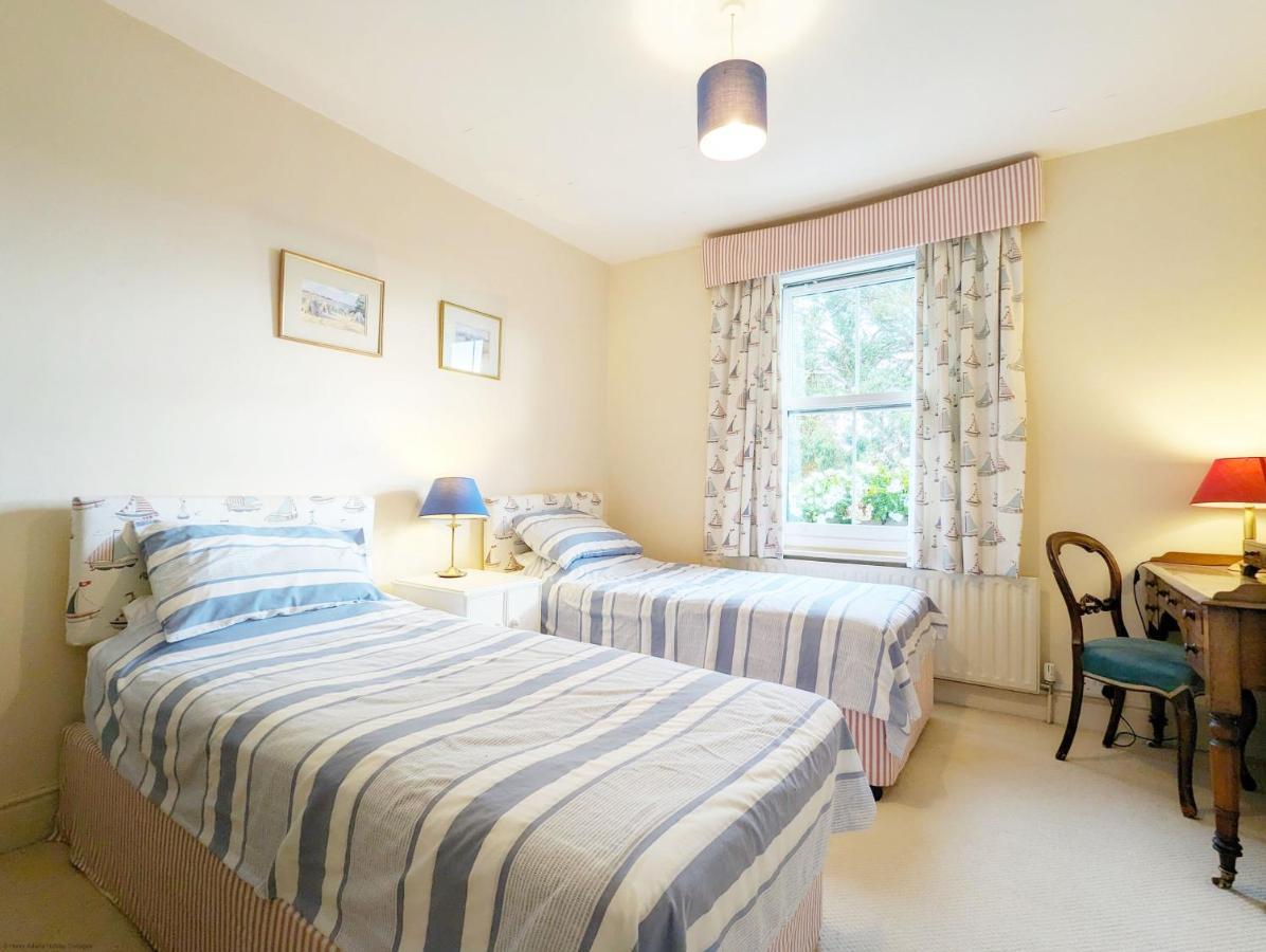 Thorney Road Villa Emsworth Exterior photo